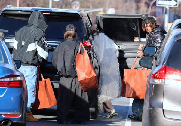 Heidi Klum with her children shopping in New York Heidi Klum is shopping at Loro Piana store few days before christmas with her son Henry, daughter Leni Klum with boyfriend Aris Rachevsky then they have lunch at Bar Pitti in New York, NY on December 22, 2025. Photo by Dylan Travis ABACAPRESS.COM New York NY  Copyright: xDylanxTravis ABACAx