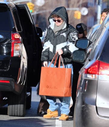 Heidi Klum with her children shopping in New York Heidi Klum is shopping at Loro Piana store few days before christmas with her son Henry, daughter Leni Klum with boyfriend Aris Rachevsky then they have lunch at Bar Pitti in New York, NY on December 22, 2025. Photo by Dylan Travis ABACAPRESS.COM New York NY  Copyright: xDylanxTravis ABACAx