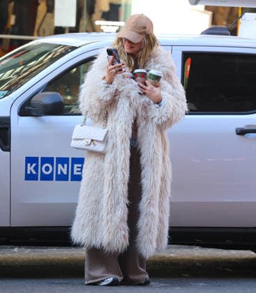 Heidi Klum with her children shopping in New York Heidi Klum is shopping at Loro Piana store few days before christmas with her son Henry, daughter Leni Klum with boyfriend Aris Rachevsky then they have lunch at Bar Pitti in New York, NY on December 22, 2025. Photo by Dylan Travis ABACAPRESS.COM New York NY  Copyright: xDylanxTravis ABACAx