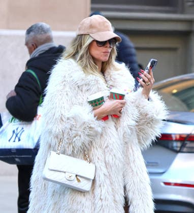 Heidi Klum with her children shopping in New York Heidi Klum is shopping at Loro Piana store few days before christmas with her son Henry, daughter Leni Klum with boyfriend Aris Rachevsky then they have lunch at Bar Pitti in New York, NY on December 22, 2025. Photo by Dylan Travis ABACAPRESS.COM New York NY  Copyright: xDylanxTravis ABACAx