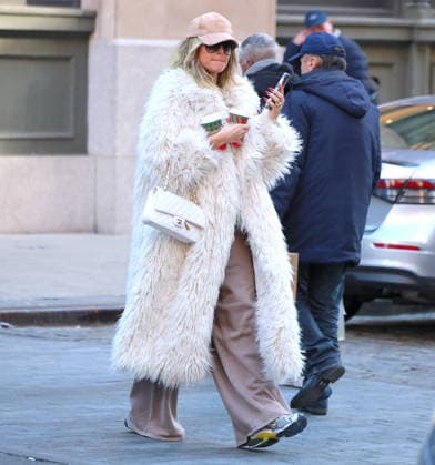Heidi Klum with her children shopping in New York Heidi Klum is shopping at Loro Piana store few days before christmas with her son Henry, daughter Leni Klum with boyfriend Aris Rachevsky then they have lunch at Bar Pitti in New York, NY on December 22, 2025. Photo by Dylan Travis ABACAPRESS.COM New York NY  Copyright: xDylanxTravis ABACAx