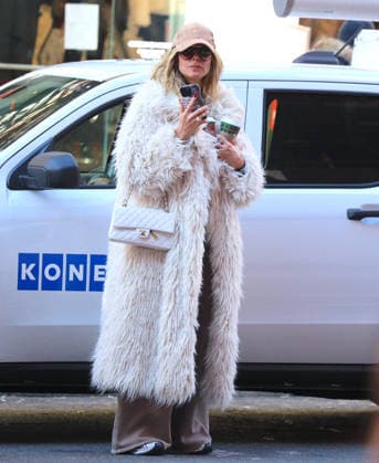 Heidi Klum with her children shopping in New York Heidi Klum is shopping at Loro Piana store few days before christmas with her son Henry, daughter Leni Klum with boyfriend Aris Rachevsky then they have lunch at Bar Pitti in New York, NY on December 22, 2025. Photo by Dylan Travis ABACAPRESS.COM New York NY  Copyright: xDylanxTravis ABACAx