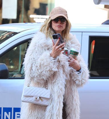 Heidi Klum with her children shopping in New York Heidi Klum is shopping at Loro Piana store few days before christmas with her son Henry, daughter Leni Klum with boyfriend Aris Rachevsky then they have lunch at Bar Pitti in New York, NY on December 22, 2025. Photo by Dylan Travis ABACAPRESS.COM New York NY  Copyright: xDylanxTravis ABACAx