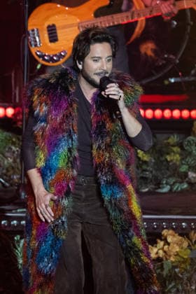 Manuel Carrasco performs in Madrid - 22 Dec 2025 Manuel Carrasco performs at a concert during the Christmas By Starlite Festival at Ifema in Madrid. Madrid Spain Copyright: xAtilanoxGarciax xSOPAxImagesx photos00584