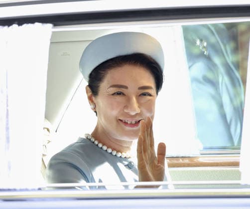 Japan s former emperor turns 92 Japan s Empress Masako visits the Akasaka Estate in Tokyo to meet with former Emperor Akihito on Dec. 23, 2025, to celebrate his 92nd birthday. (Pool photo)  A14AA0005134804P