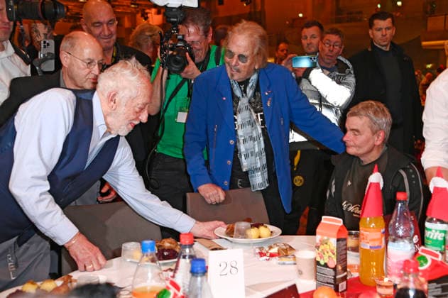 Gregor Gysi, Dieter Hallervorden and Frank Zander at Frank Zanders 31 Christmas party for the homeless and needy 2025 at the Estrel Convention Center Berlin, 22 12 2025 Foto:xN.xKubelkax xFuturexImagex zander_5229