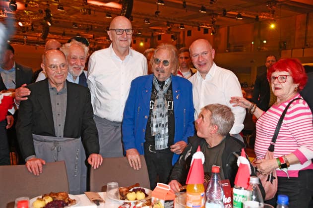 Gregor Gysi, Dieter Hallervorden, Dietmar Woidke, Frank Zander und Kai Wegner bei Frank Zanders 31. Weihnachtsfeier für Obdachlose und Bedürftige 2025 im Estrel Convention Center. Berlin, 22.12.2025 *** Gregor Gysi, Dieter Hallervorden, Dietmar Woidke, Frank Zander and Kai Wegner at Frank Zanders 31 Christmas party for the homeless and needy 2025 at the Estrel Convention Center Berlin, 22 12 2025 Foto:xN.xKubelkax xFuturexImagex zander_5233