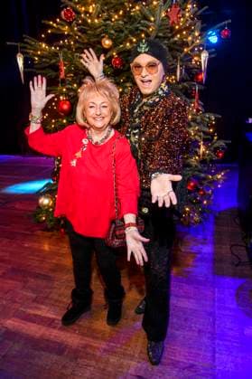 abb Stefanie Simon and Julian F M Stoeckel as guests at the 31 Frank Zander Christmas Party the annual Christmas dinner for homeless people in need at the Estrel Convention Center amn 22 12 2025 in Berlin Berlin Germany