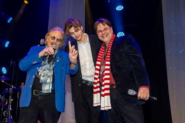 abb Frank Zander Elias Zander grandson and Marcus Zander at the 31 Christmas party Christmas dinner for homeless and needy people at the Estrel Convention Center amn 22 12 2025 in Berlin Berlin Germany