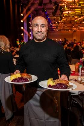 abb Arthur Abraham ex boxer as celebrity waiter serving plates with Gaensekeuele red cabbage and dumplings at the 31 Frank Zander Christmas party Christmas dinner for homeless and needy people 2025 at Estrel Convention Center on December 22, 2025 in Berlin Berlin Germany