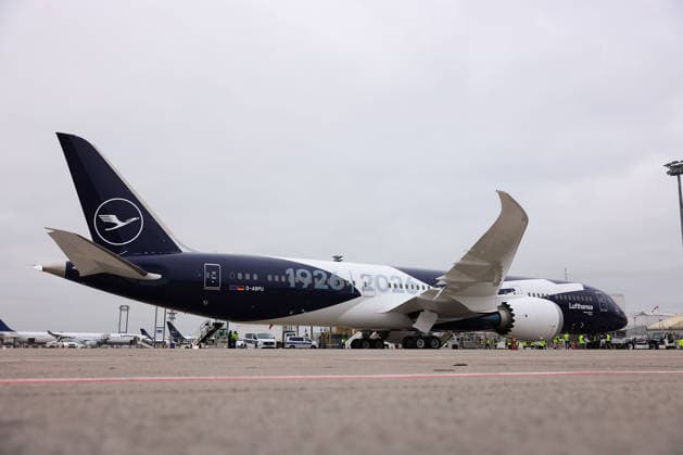 The 100-year-livery Boeing Dreamliner with the registration D-ABPU in the anniversary livery at Frankfurt Airport on December 23, 2025. *** The 100 year livery Boeing Dreamliner with the registration D ABPU in the anniversary livery at Frankfurt Airport on December 23, 2025 Copyright: JoaquimxFerreira