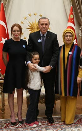 Turkish President Erdogan meets Lindsay Lohan in Ankara ANKARA, TURKEY - JANUARY 27: American actress Lindsay Lohan poses next to Turkish President Recep Tayyip Erdogan, his wife Emine Erdogan and 7 years old Bana el-Abed, who sends messages through Twitter documenting the siege of east Aleppo, during her visit at the presidential complex in Ankara, Turkey on January 27, 2017. Ankara Turkey. Editorial use only. Please get in touch for any other usage.  Copyright: x2025xAnadoluxTurkishxPresidency YasinxBulbulx