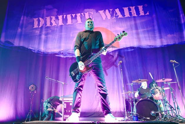 22 12 2025, Dritte Wahl, Band, in concert live at the Max Schmeling Halle, Berlin, Berlin