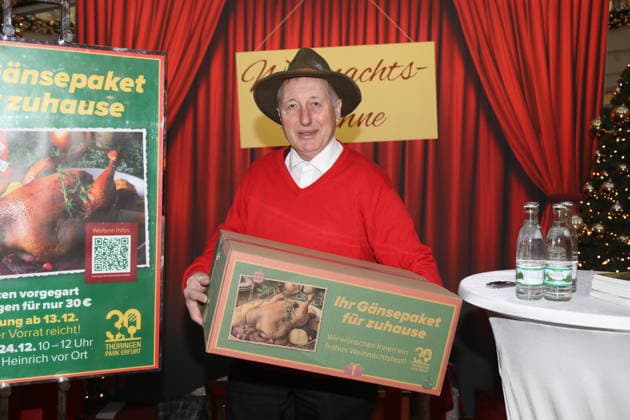 Schäfer Heinrich (Heinrich Gersmeier) bei einem Promotion-Auftritt und Autogrammstunde im Thüringen Park. Erfurt, 24.12.2025 *** Shepherd Heinrich Heinrich Gersmeier at a promotional appearance and autograph session in Thüringen Park Erfurt, 24 12 2025 Copyright: xMatthiasxGränzdörferx