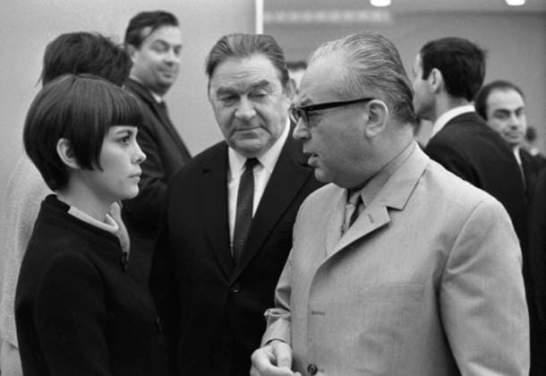 Moscow, USSR. French singer Mireille Mathieu, Soviet singer Leonid Utyosov and Soviet composer and conductor Nikita Bogoslovsky (L-R) attend the state reception by the Ministry of Culture of the USSR for the French Music Hall artists in the Kremlin Palace of Congresses. Valentin Mastyukov TASS  32412653