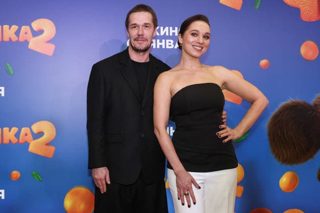 RUSSIA, MOSCOW - DECEMBER 24, 2025: Actors Artyom Bystrov and Ksenia Teplova pose on the red carpet during the premiere of the family comedy Cheburashka 2 by Dmitry Dyachenko at the KARO 11 Oktyabr cinema on Novy Arbat Street (New Arbat Avenue). Valery Sharifulin TASS  86692952