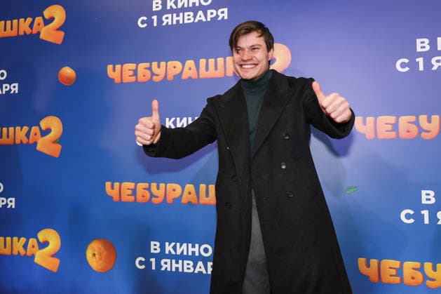 RUSSIA, MOSCOW - DECEMBER 24, 2025: Actor Oleg Gaas poses with children on the red carpet during the premiere of the family comedy Cheburashka 2 by Dmitry Dyachenko at the KARO 11 Oktyabr cinema on Novy Arbat Street (New Arbat Avenue). Valery Sharifulin TASS  86692962