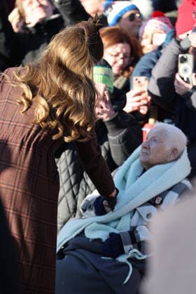 . 25 12 2025. Sandringham , United Kingdom. UK Royals led by King Charles III and Queen Camilla , at the Christmas Day church service at Sandringham, United Kingdom,  xStephenxLockx xi-Imagesx IIM-26475-0034