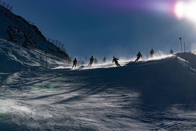 Skitag an Weihnachten 2025;Eindrücke aus dem Skigebiet Hochzillertal-Fügen im Zillertal, Bundesland Tirol in Österreich, Zillertal Tirol Österreich Skigebiet Hochzillertal-Fügen *** Ski day at Christmas 2025 Impressions from the Hochzillertal Fügen ski resort in Zillertal, Tyrol in Austria, Zillertal Tyrol Austria Hochzillertal Fügen ski resort