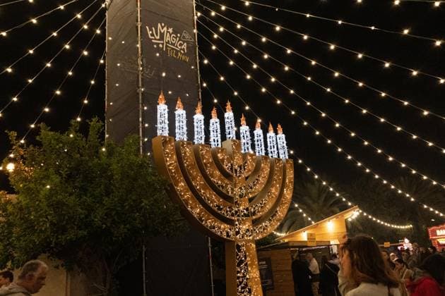December 25, 2025, Bronx, New York, USA: People attend LUMAGICA Holidays light show at Yarkon Park in Tel Aviv, Israel on Christmas Day - December 25, 2025. Bronx USA - ZUMAr339 20251225_znp_r339_019 Copyright: xLevxRadinx