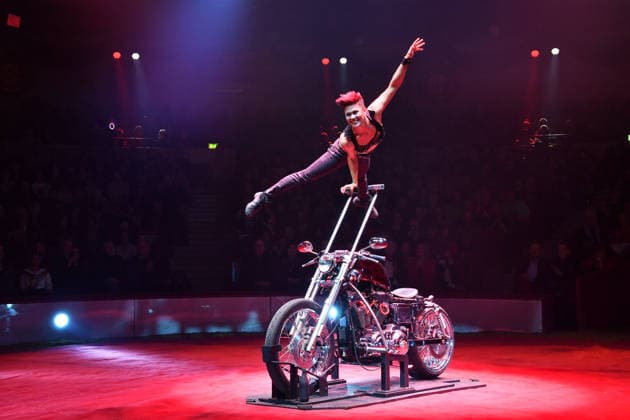 Show Premiere Winter Season 2025 Circus Krone Ich Du, Wir Krone Manege Kronebau Munich December 25, 2025