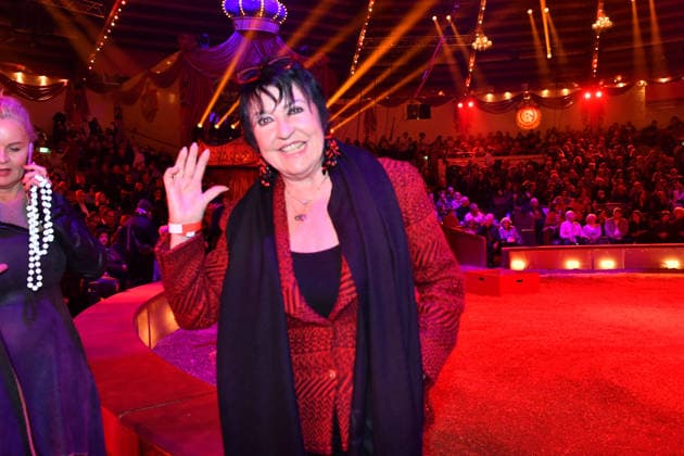 Uschi Ackermann Premiere winter season 2025 Circus Krone Ich Du, Wir Krone Manege Kronebau Munich December 25, 2025