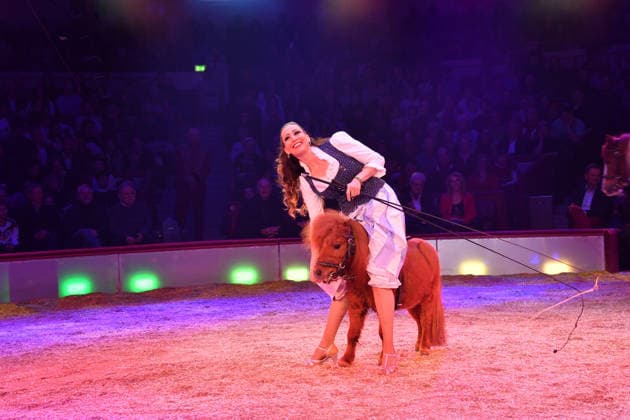 Jana Mandana Lacey Krone Show Premiere Winter Season 2025 Circus Krone Ich Du, Wir Krone Manege Kronebau Munich December 25, 2025