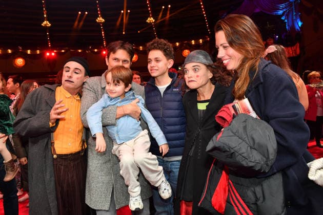Simon Verhoeven with family and clown Premiere winter season 2025 Circus Krone Ich Du, Wir Krone Manege Kronebau Munich December 25, 2025
