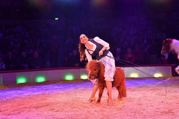 Jana Mandana Lacey Krone Show Premiere Winter Season 2025 Circus Krone Ich Du, Wir Krone Manege Kronebau Munich December 25, 2025