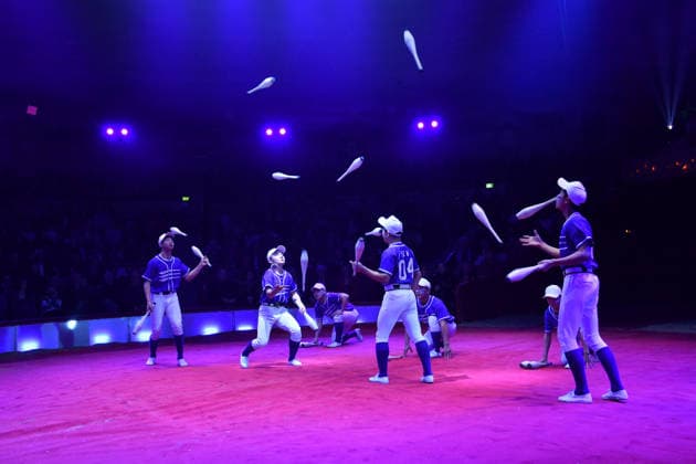 Show Premiere Winter Season 2025 Circus Krone Ich Du, Wir Krone Manege Kronebau Munich December 25, 2025