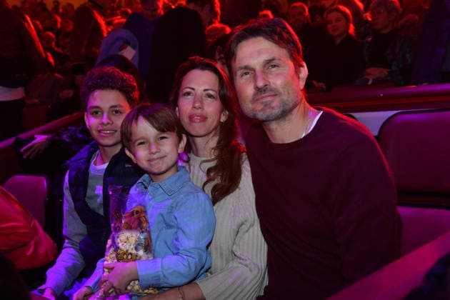 Simon Verhoeven with family Premiere winter season 2025 Circus Krone Ich Du, Wir Krone Manege Kronebau Munich December 25, 2025