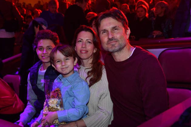 Simon Verhoeven with family Premiere winter season 2025 Circus Krone Ich Du, Wir Krone Manege Kronebau Munich December 25, 2025