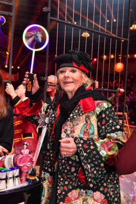 Linda G Thompson Premiere winter season 2025 Circus Krone Ich Du, Wir Krone Manege Kronebau Munich December 25, 2025