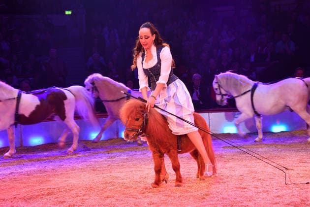 Jana Mandana Lacey Krone Show Premiere Winter Season 2025 Circus Krone Ich Du, Wir Krone Manege Kronebau Munich December 25, 2025