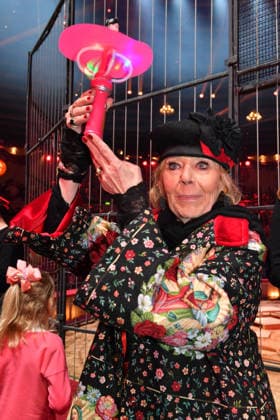 Linda G Thompson Premiere winter season 2025 Circus Krone Ich Du, Wir Krone Manege Kronebau Munich December 25, 2025