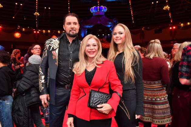 Martin Lacey jr And Julia Kent with daughter Premiere winter season 2025 Circus Krone Ich Du, Wir Krone Manege Kronebau Munich December 25, 2025