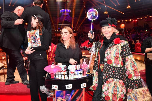 Linda G Thompson Premiere winter season 2025 Circus Krone Ich Du, Wir Krone Manege Kronebau Munich December 25, 2025