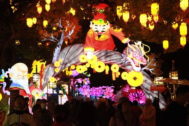 NANJING, CHINA - DECEMBER 26: Lantern sets are lit up during a trial run of the 40th Qinhuai Lantern Festival, one of China s oldest and most enchanting traditions, at Bailuzhou Park on December 26, 2025 in Nanjing, Jiangsu Province of China.  Copyright: xVCGx 111612086881