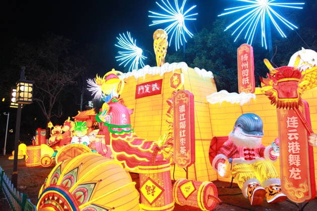 NANJING, CHINA - DECEMBER 26: Lantern sets are lit up during a trial run of the 40th Qinhuai Lantern Festival, one of China s oldest and most enchanting traditions, at Bailuzhou Park on December 26, 2025 in Nanjing, Jiangsu Province of China.  Copyright: xVCGx 111612086915