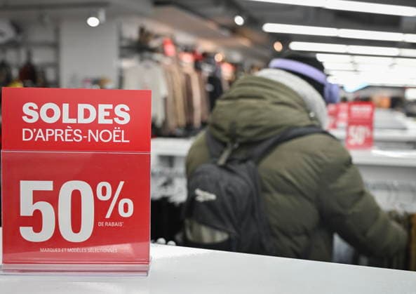 December 26, 2025, Montreal, Pq, Canada: A sign advertising after Christmas discounts is shown at a store on Boxing Day in Montreal, Friday, Dec. 26, 2025. Montreal Canada  - ZUMAc35_ 20251226_zaf_c35_017 Copyright: xGrahamxHughesx