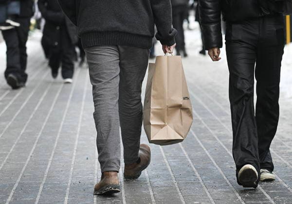 December 26, 2025, Montreal, Pq, Canada: A person carries a shopping bag along a street on Boxing Day in Montreal, Friday, Dec. 26, 2025. Montreal Canada  - ZUMAc35_ 20251226_zaf_c35_019 Copyright: xGrahamxHughesx