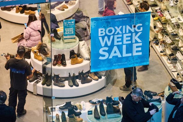 December 26, 2025, Toronto, On, Canada: Shoppers browse items for sale at Eaton Centre on Boxing Day in Toronto, on Friday, Dec. 26, 2025. Toronto Canada  - ZUMAc35_ 20251226_zaf_c35_030 Copyright: xSammyxKoganx