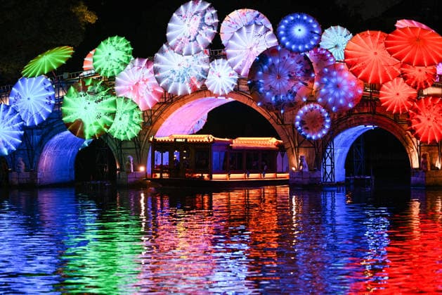 Festive Lantern Exhibited in Nanjing NANJING, CHINA - DECEMBER 26, 2025 - Tourists enjoy festive lanterns in Bailuzhou Park in Nanjing, Jiangsu Province, China on December 26, 2025. Nanjing Jiangsu China  Copyright: xCFOTOx i1766799767707