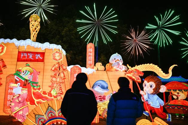 Festive Lantern Exhibited in Nanjing NANJING, CHINA - DECEMBER 26, 2025 - Tourists enjoy festive lanterns in Bailuzhou Park in Nanjing, Jiangsu Province, China on December 26, 2025. Nanjing Jiangsu China  Copyright: xCFOTOx i1766799768183