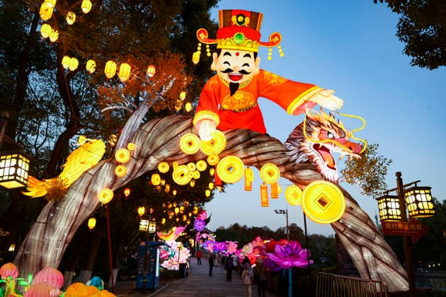 Festive Lantern Exhibited in Nanjing Tourists enjoy festive lanterns in Bailuzhou Park in Nanjing, Jiangsu Province, China on December 26, 2025. Nanjing Jiangsu China  Copyright: xCFOTOx i1766822426946