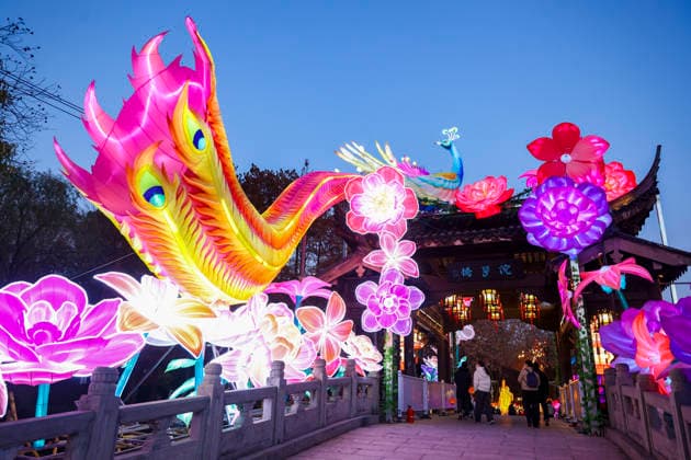 Festive Lantern Exhibited in Nanjing Tourists enjoy festive lanterns in Bailuzhou Park in Nanjing, Jiangsu Province, China on December 26, 2025. Nanjing Jiangsu China  Copyright: xCFOTOx i1766822427419