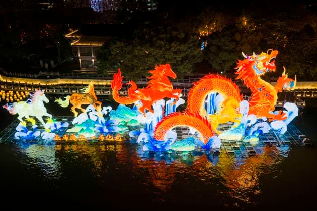 Festive Lantern Exhibited in Nanjing Tourists enjoy festive lanterns in Bailuzhou Park in Nanjing, Jiangsu Province, China on December 26, 2025. Nanjing Jiangsu China  Copyright: xCFOTOx i1766822428221