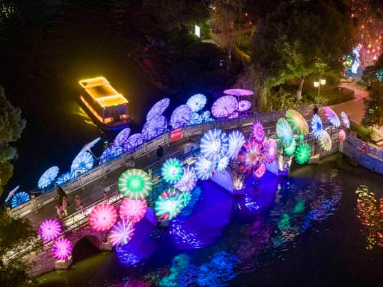 Festive Lantern Exhibited in Nanjing Tourists enjoy festive lanterns in Bailuzhou Park in Nanjing, Jiangsu Province, China on December 26, 2025. Nanjing Jiangsu China  Copyright: xCFOTOx i1766822428369