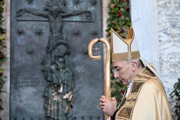 Closing Of The Holy Door of San Giovanni in Laterano Basilica - Rome Cardinal Baldassare Reina closes the Holy Door of the basilica of San Giovanni in Laterano (Saint John Lateran) second event of the end of the Catholic Jubilee Year, in Rome, Italy on December 27, 2025. Photo by (EV) ML Antonelli Vatican Pool ABACAPRESS.COM Rome Italy  Copyright: xABACAx