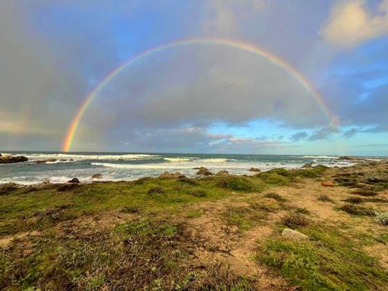 December 27, 2025, Pacific Grove, California, USA: Rainbow forms over the Pacific Ocean in Pacific Grove along the Central California coast. Pacific Grove USA - ZUMAm225 20251227_zap_m225_001 Copyright: xRoryxMerryx